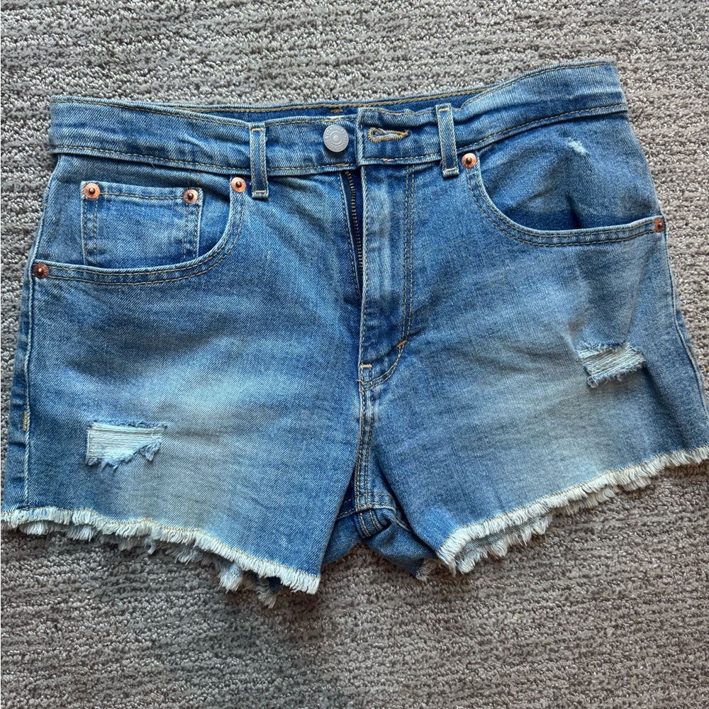 Big Kids Size 16 Levi's Light Blue Distressed Denim Shorts fits women’s xs/small